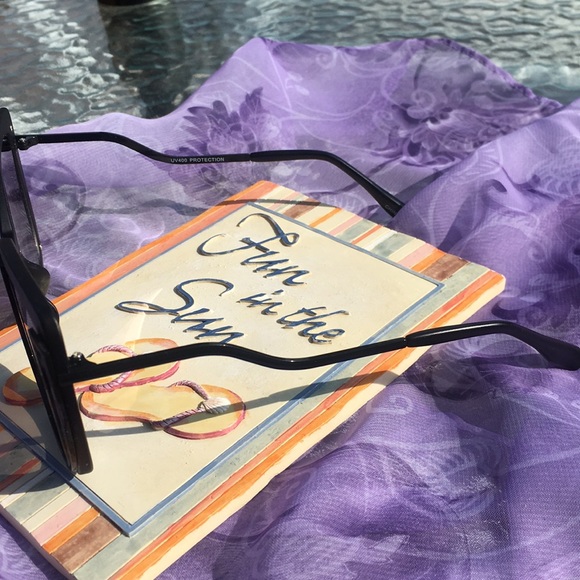 Sunglasses - Picture 3 of 4